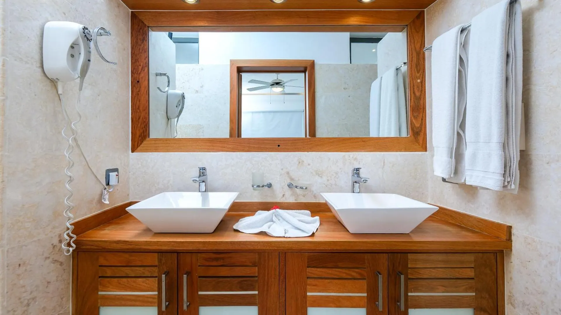 Aligio Aparthotel, Beachfront, Las Terrenas 0*,